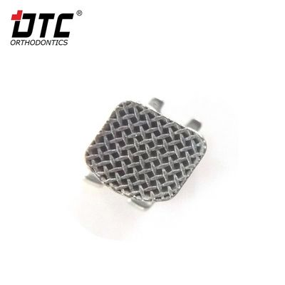 Le staffe in metallo della serie DTC Bright sono la chiave per un trattamento ortodontico di classe II di successo
