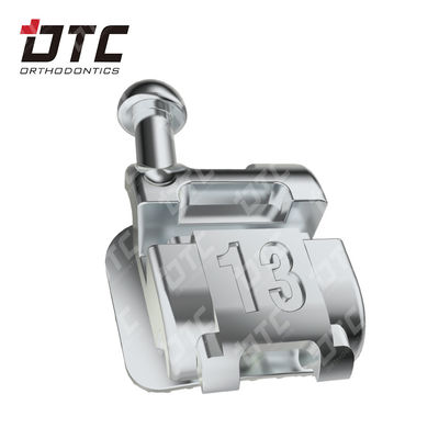 Brackets MBT auto-liganti a sabbia per la soluzione ortodontica.