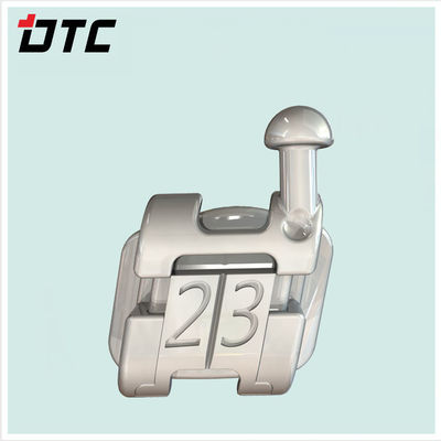 Brackets MBT auto-liganti a sabbia per la soluzione ortodontica.