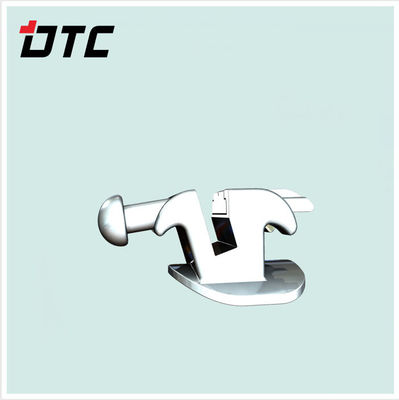 Brackets MBT auto-liganti a sabbia per la soluzione ortodontica.