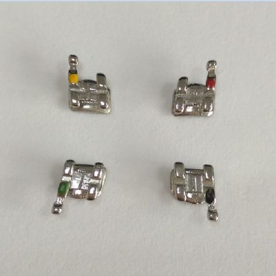 Tecnologia di saldatura laser ortodontica dentale DTC Brackets metallici con durata di conservazione di 3 anni