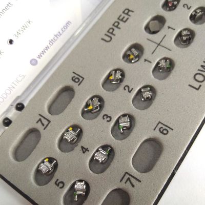 Esclusivo auto-ligante Roth Brackets Mini Dimensioni Massimi benefici per il trattamento dentale