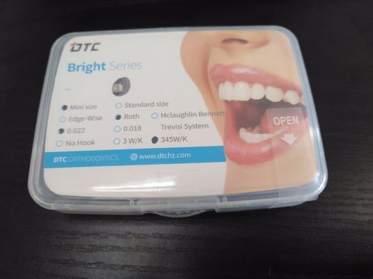I supporti dentali DTC certificati CE ISO sono la scelta di moda per il trattamento ortodontico