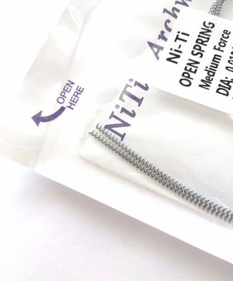 Durata di conservazione 3 anni Dental Ortodontic Open Coil Springs con 0,010&quot; / 0,012&quot; di diametro